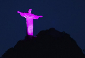 Brazilian Christ turns pink - VIDEO